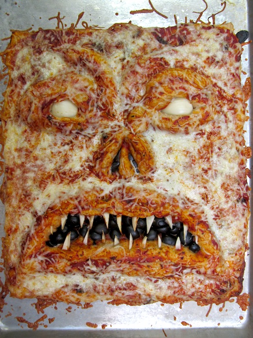 20121031-necronomicon-halloween-pizza